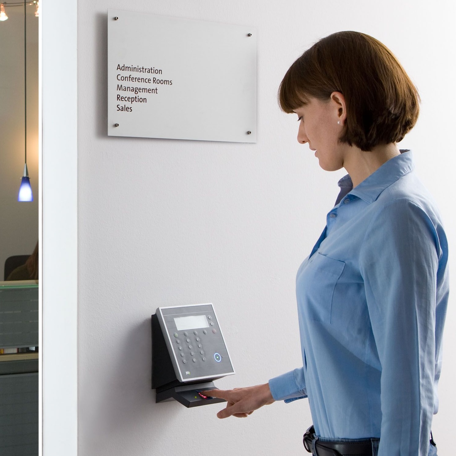 Control de accesos con reloj checador